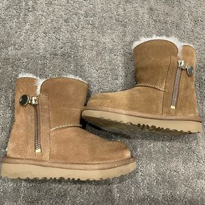 Little Girls’ UGG chestnut boot